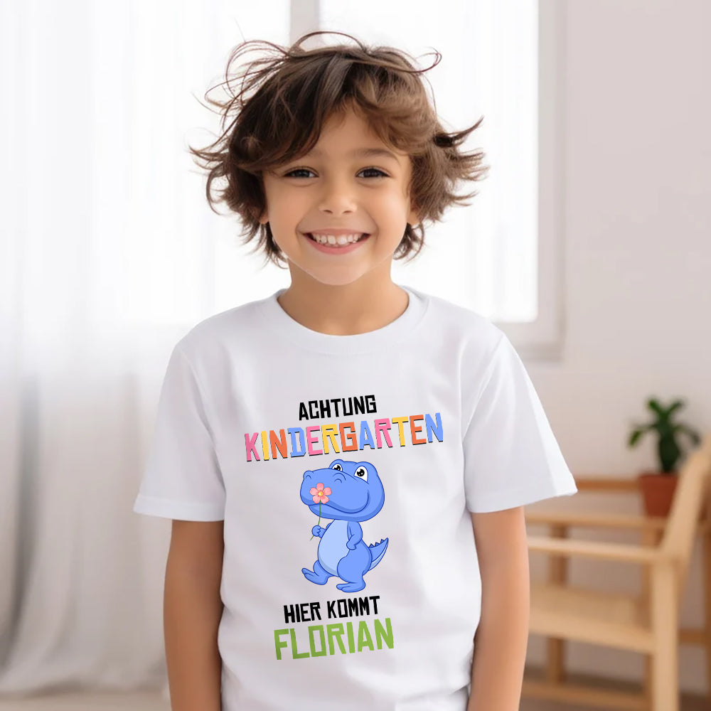 Achtung Kindergarten Hier Komme Ich T-Shirt - Personalisiertes Einschulung T-Shirt - Geschenk zum Schulanfang für Kinder