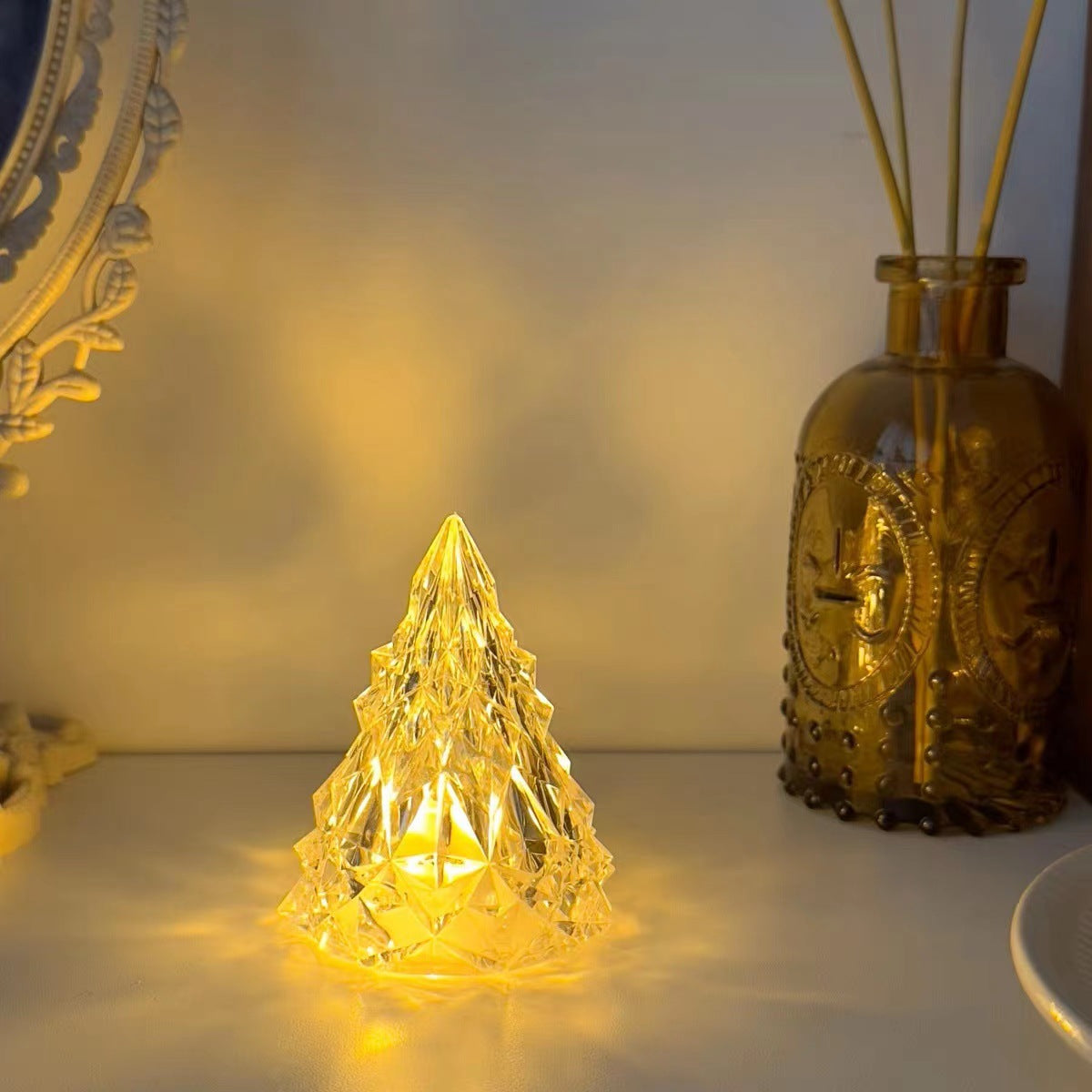 Acryl-Weihnachtsbaum-Nachtlicht, Geschenke für Urlaub, Party, Weihnachten, romantische Tischlampe im Kristall-Stil, Diamant-Design, Mini-Tischdekoration, 8 cm, für Schlafzimmer, Wohn-/Esszimmer, Tischdekoration