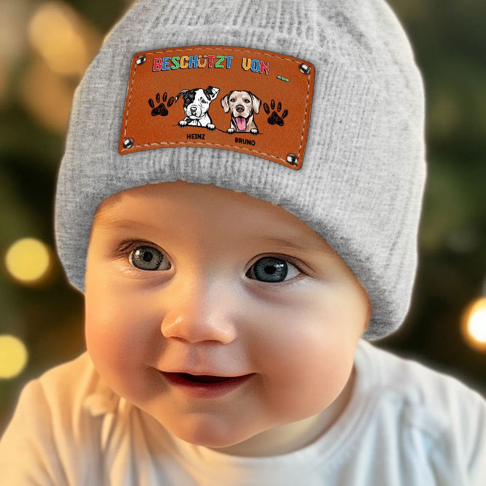 Beschützt von Hunde - Personalisierte Baby Beanie - Individuelles Beanie für Hundeliebhaber