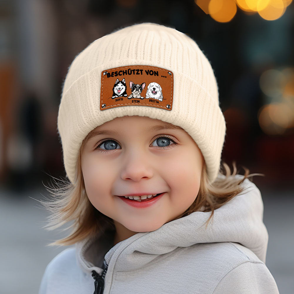 Beschützt von Hunde - Personalisierte Baby Beanie - Individuelles Beanie für Hundeliebhaber