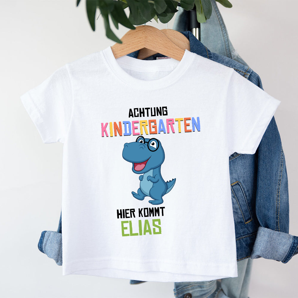 Achtung Kindergarten Hier Komme Ich T-Shirt - Personalisiertes Einschulung T-Shirt - Geschenk zum Schulanfang für Kinder