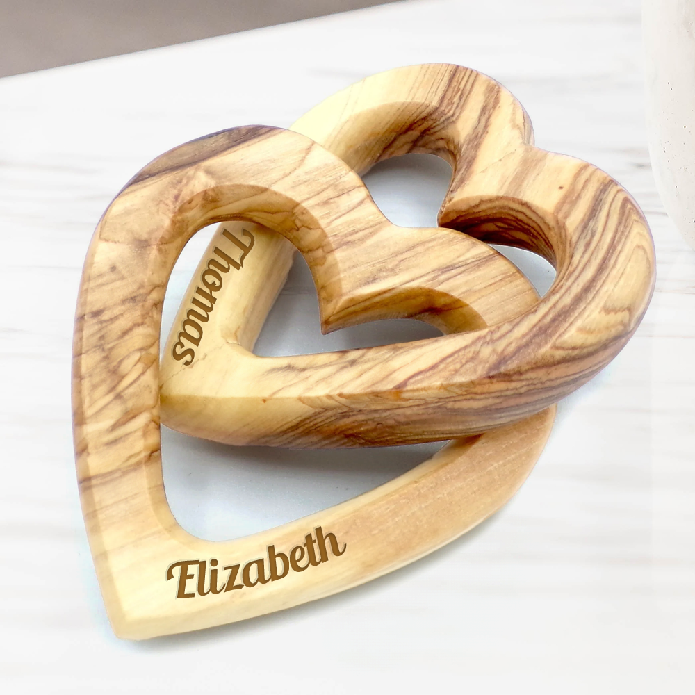 Personalisierte Verschlungene Herzen aus Holz, Jahrestagsgeschenk für Paare, Holzherzen zur Verlobung, Hochzeitsgeschenk, Heimdeko, Geschenk für die Ehefrau