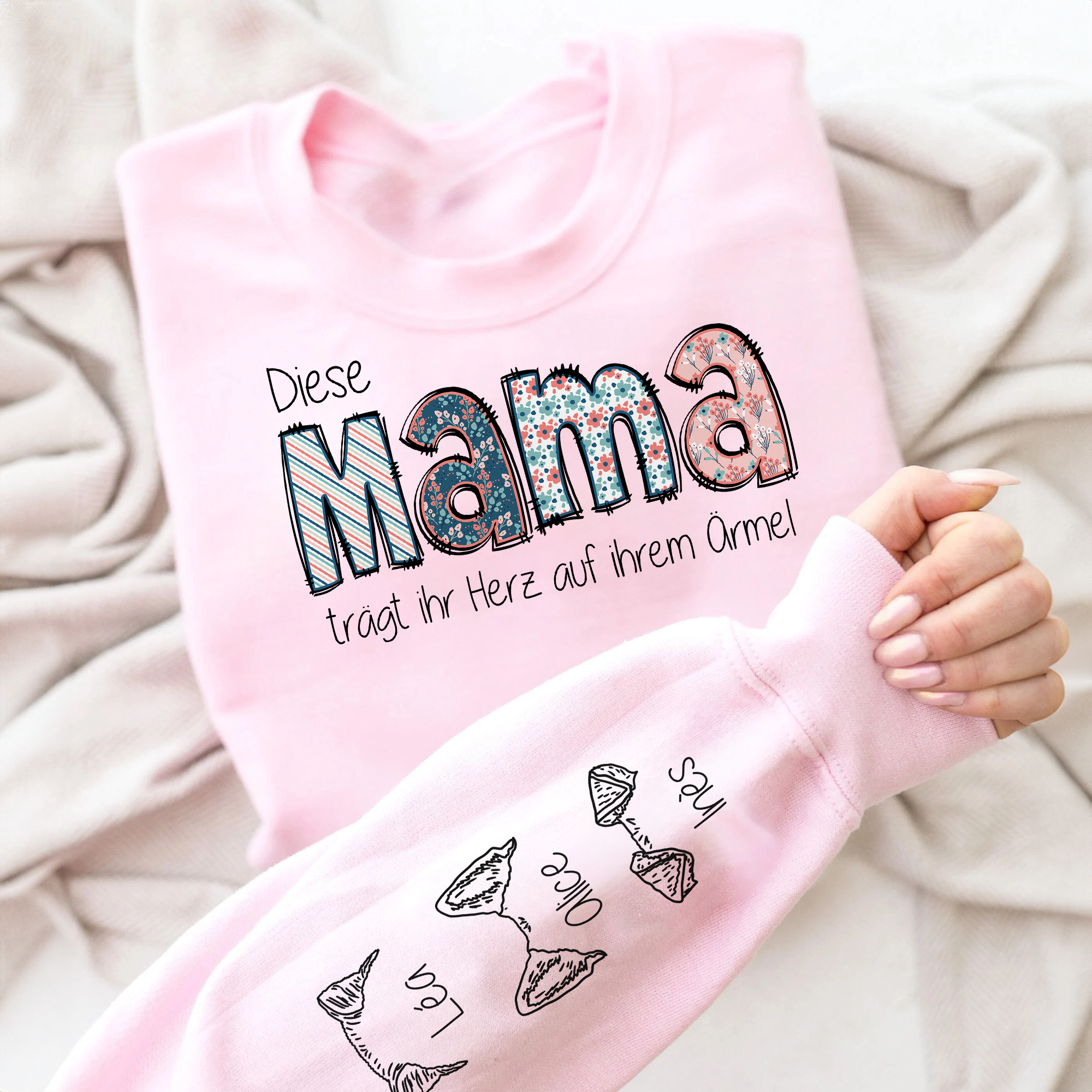 Diese MAMA trägt ihr Herz auf ihrem Ärmel - Personalisierter Pullover - Langarm