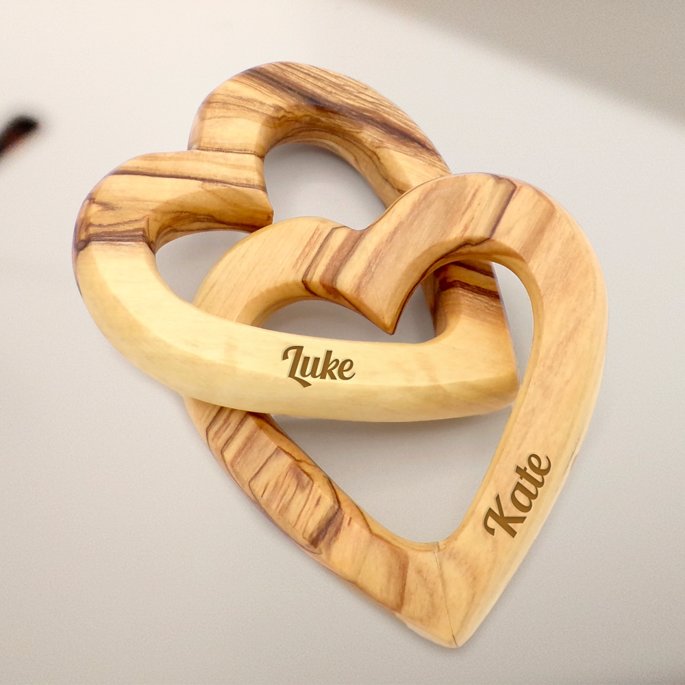 Personalisierte Verschlungene Herzen aus Holz, Jahrestagsgeschenk für Paare, Holzherzen zur Verlobung, Hochzeitsgeschenk, Heimdeko, Geschenk für die Ehefrau